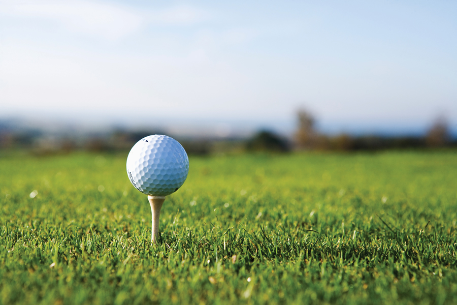 Golf ball_and_tee_900x600